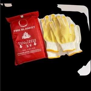 Fire Blanket 38x39 With Protective Gloves